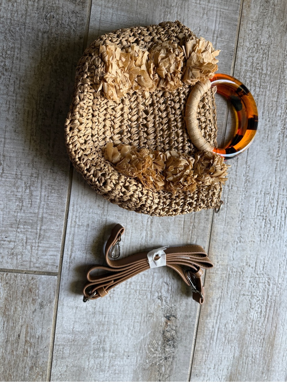 Cyprus style crochet raffia bucket bag with faux tortoiseshell handles - Picture 3 of 6